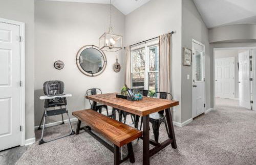 Cozy Industrial Kildaire Farms Home- near Downtown - Foto 8