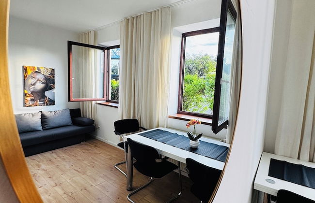 Cozy 3BR Apt with Garden Sleeps 10 - Foto 13