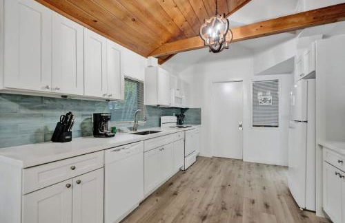 Tropical Oasis 2BR House w Pool - Foto 21