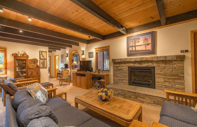 Musketeer by Avantstay Family Friendly Home In Tahoe Swiss Village! - Foto 10
