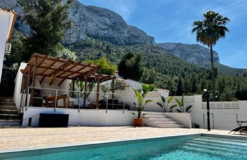 House with swimming pool and amazing sea and mountain views in Montgó, Denia - Photo 3