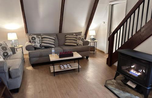 The Perch - Riverfront, Starlinks WiFi & Hot Tub - Photo 9