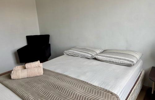 Apto 3 quartos próximo aeroporto net 500 Mb, garagem e smart tv - Foto 8