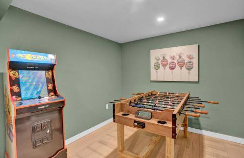 Lakefront Home, Hot Tub, Pool Access, Boats, Pets - Photo 14