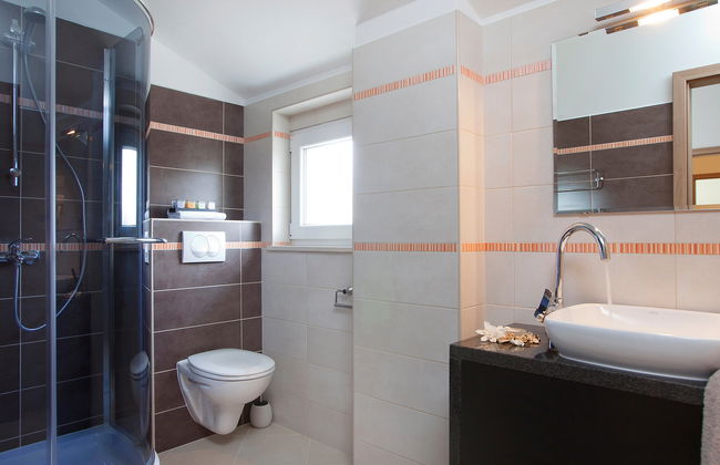 Attractive Villa With Private Swimming Pool, Beach Volleyball and Fenced Garden - Foto 24