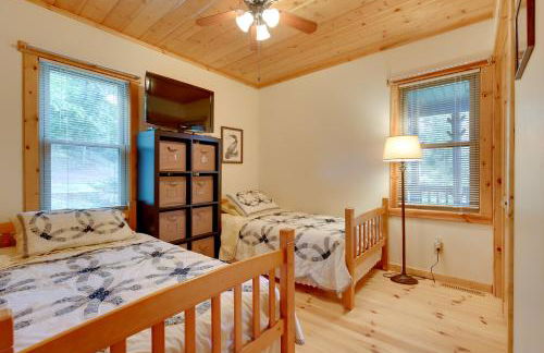 Waterfront Mercer Cabin with Wraparound Porch! - Foto 13