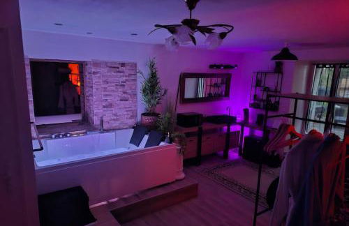 Suite deluxe avec jacuzzi et jardin à 2 min de la plage - Foto 1