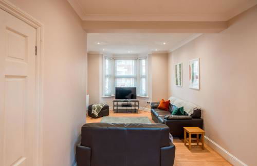 Spacious home 3 min from station - Photo 13