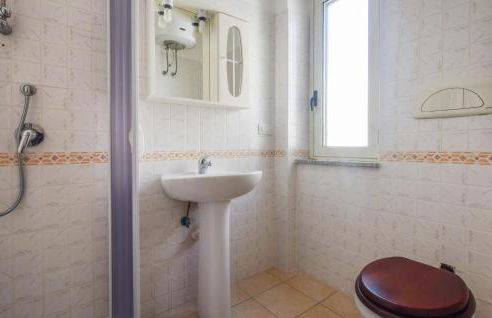 Lovely Apartment In Isca Marina - Foto 13