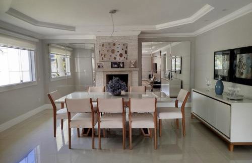 Casa Teresópolis perto do centro com três suítes e piscina - Foto 5