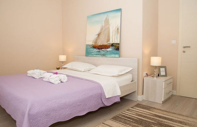 Peaceful Escape With Mountain Views, Heated Pool and Modern Amenities in Radošić - Foto 1