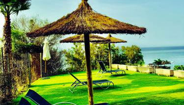 SUNNY HOUSE AT THE BEACH infinity pool shared - Foto 5