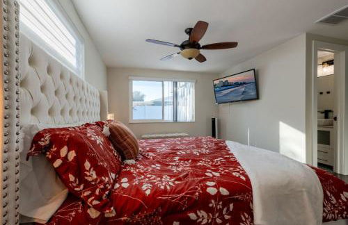 Luxe Family Friendly Retreat w Heated Pool Oasis - Foto 16