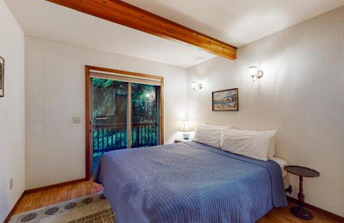 Redwood Rest Getaway - A-Frame with Hot Tub & Deck - Foto 10