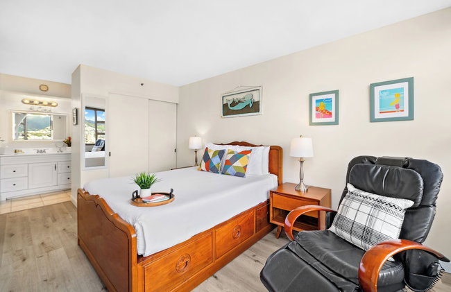 Mountain View Condo with King or Queen Bed and Parking - Photo 17