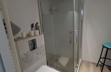 ROSE - Appartement entier tout confort et moderne Hyper centre d'ERNÉE - Foto 17