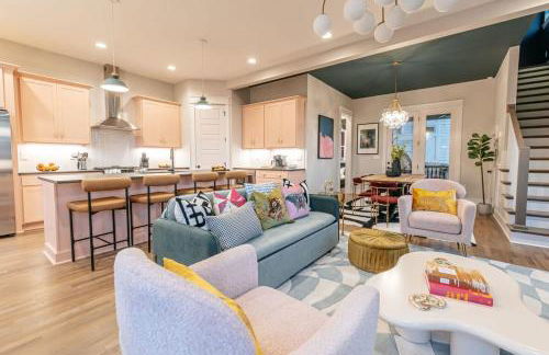 Designer Single Family House-Rooftop- Hot Tub - Foto 23