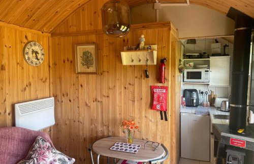 1 Bedroom Cabin Sleeps 2, Private Garden, Wifi - Photo 26