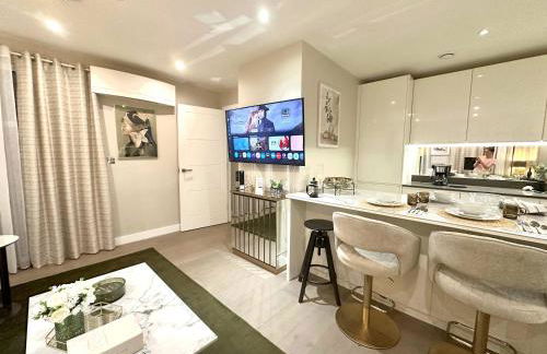 Contemporary Bromley Penthouse with Balcony - Foto 17