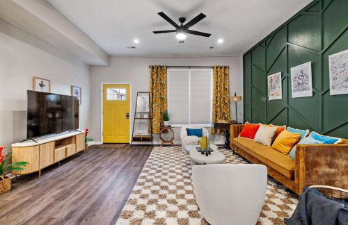 Chic Home with Large Private Yard! Hot Tub, Close To Downtown - Foto 46