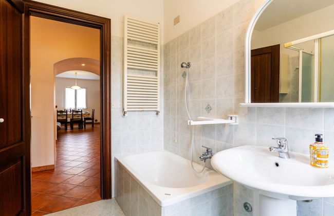 3 bedroom Apartment in Diano Castello with swimming pool and garden - Photo 24