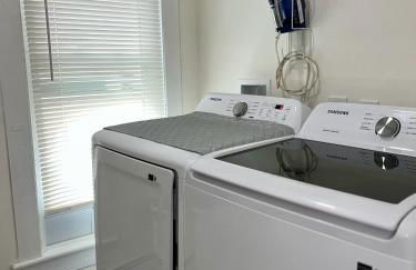 Spacious 4BR home w 2BA, a workspace & king bed! - Foto 21