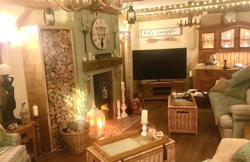 Detached property, beams, hot tub large garden - Photo 34