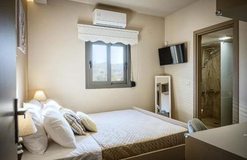 Secluded Luxury Villa w Jacuzzi & Stunning Views - Photo 19