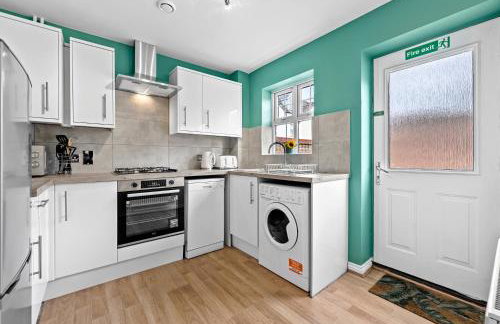 Spacious 6-bedroom house - 3 parking spaces - Superfast Wi-Fi - Close to M5 - Long-stay rates! - Foto 20