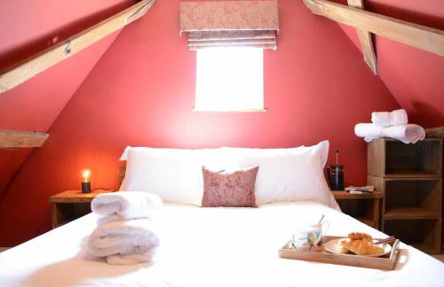 The White House with Studio - Photo 19