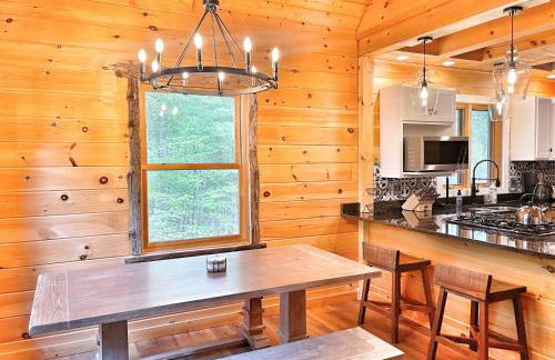Adirondack Mountain Cabin with Hot Tub, Near Whiteface, Lake Placid, Fire Pit, Game Rm - Foto 9