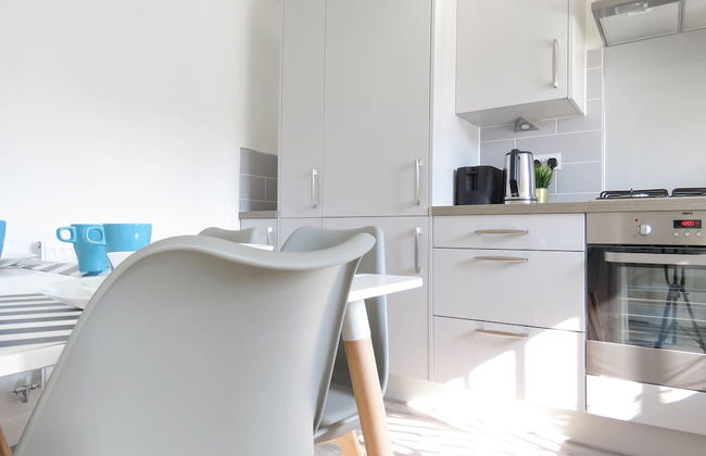 Tudors eSuites Birmingham House with Private Garden Free Parking - Foto 9