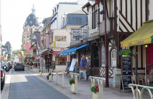 VILLA 600m de la plage calme Location possible à partir de 3 nuitées, pouvant accueillir 6-8 pers Activités nautiques randonnée vélo pêche golf casinos - Foto 66