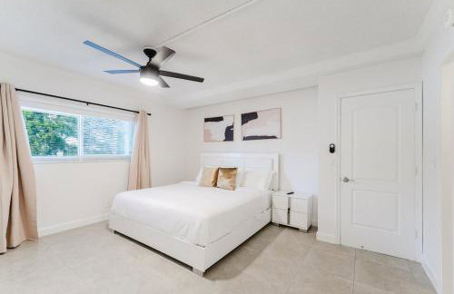 Luxury Waterfront Boca with Pool, Hot Tub and Boat Views - Photo 20