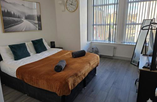 Modern 2 Bed Apartment, Desborough, Kettering, Sleeps 5, Free Parking, WIFI, Ideal for Contractors, Professionals, Families and Relocations - Photo 13