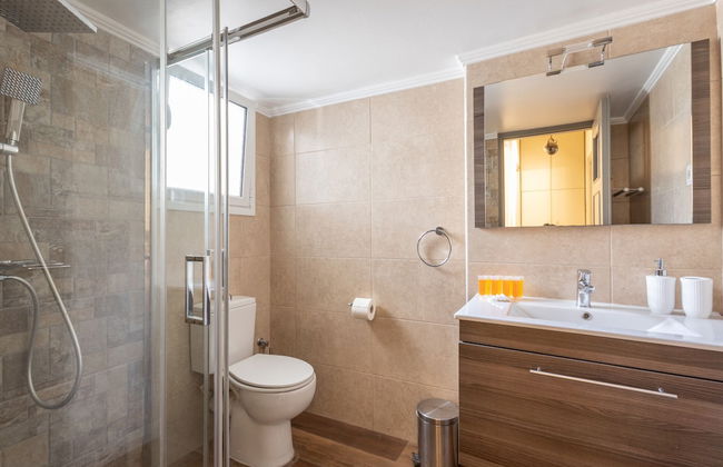 Kastella Waves Chic 2-bedroom Getaway - Foto 19