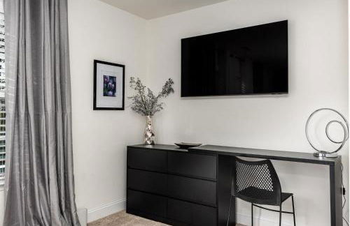 Stylish Getaway near Downtown Raleigh & Coastal Credit Music Park - Foto 11