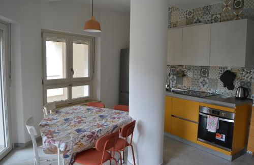 Appartamento panoramico in centro - Affitti Brevi Italia - Foto 5