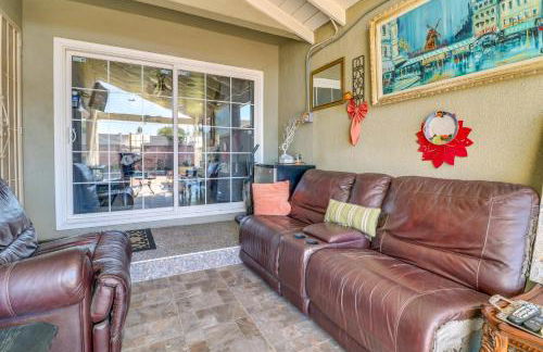 North Hills Home with Outdoor Entertaining Space - Foto 24