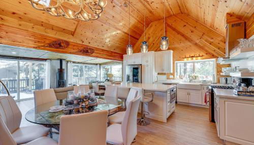 Wraparound Deck and Grill Wrightwood Cabin Near PCT - Foto 5