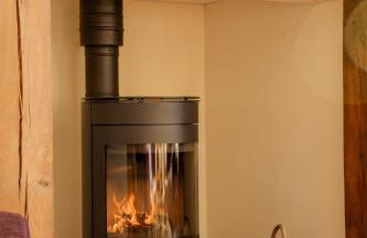 Lakeside Cotswolds Retreat with Private Hot Tub set on Lower Mill Estate - Photo 8