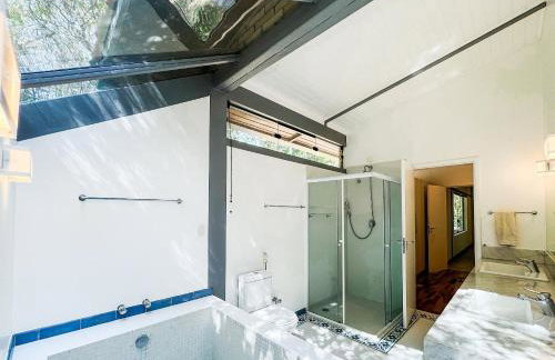 Casa térrea de alto padrão com piscina e cozinha de cinema na Granja Viana - Foto 100