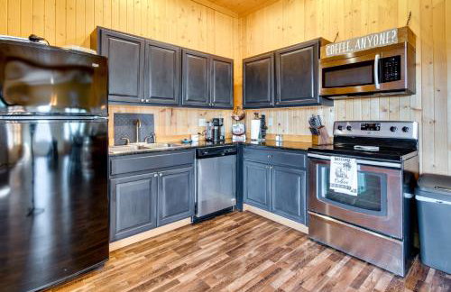 Tranquil La Prairie Retreat with Patio and Fireplace! - Foto 9