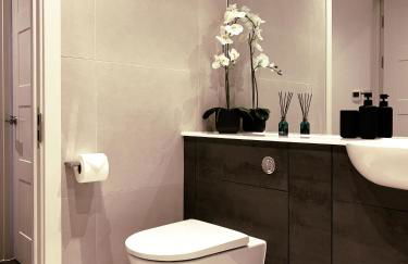 Spacious 1-Bedroom Apartment near Kew Gardens with Balcony & Parking - Foto 20