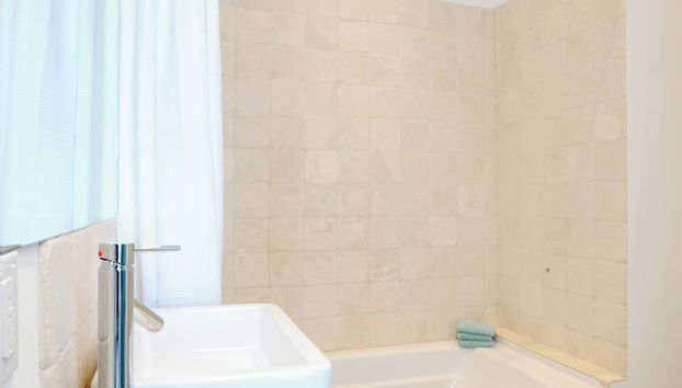 Coastal Haven: Charming Beachfront Cottage With Pool - Foto 5, Baño