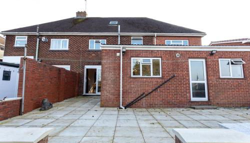 Newly Refurbed Home With Football Table Near M5 Junction 2 - Foto 4