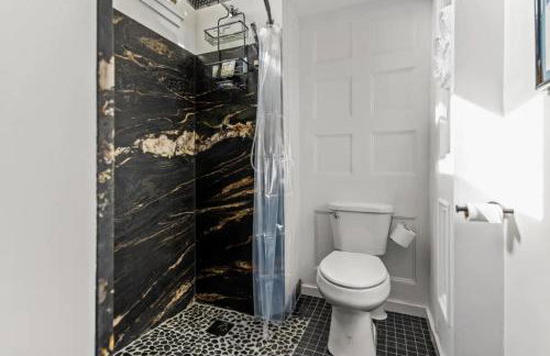 1864 Little Brick - 1 Bed, 1 Bath, Full Kitchen, Pet Friendly with fee, Washer & Dryer - Foto 12