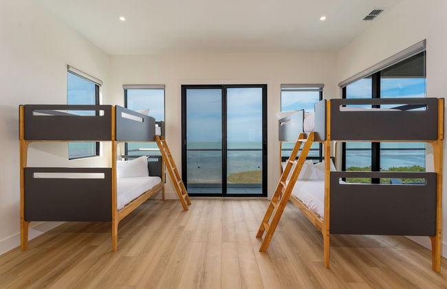 Spacious Bay - Photo 11