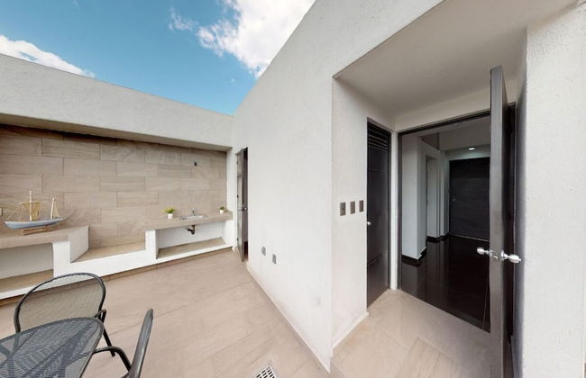 Brand New PH with Private Rooftop @ WTC - Foto 17