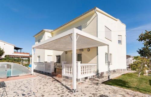 Villa espaciosa cerca de la playa de Sant Pere Pescador - Foto 2